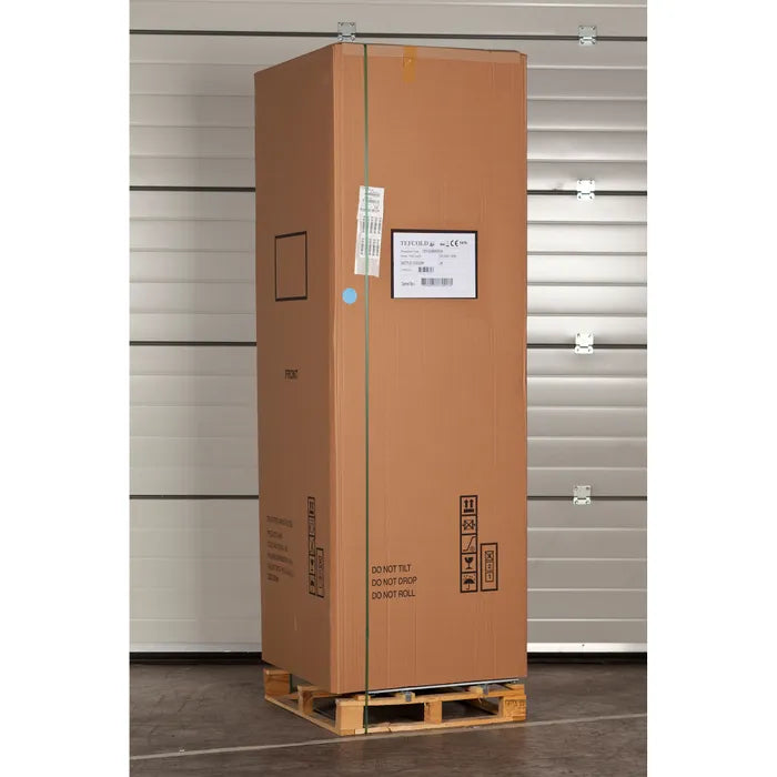 TEFCOLD FSC1450 Exponeringskyl i transportförpackning på pall.
