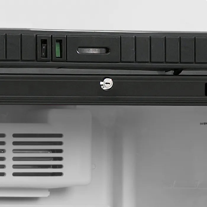 Övre kontrollpanel och lås på TEFCOLD SCU1220 Dryckeskyl.