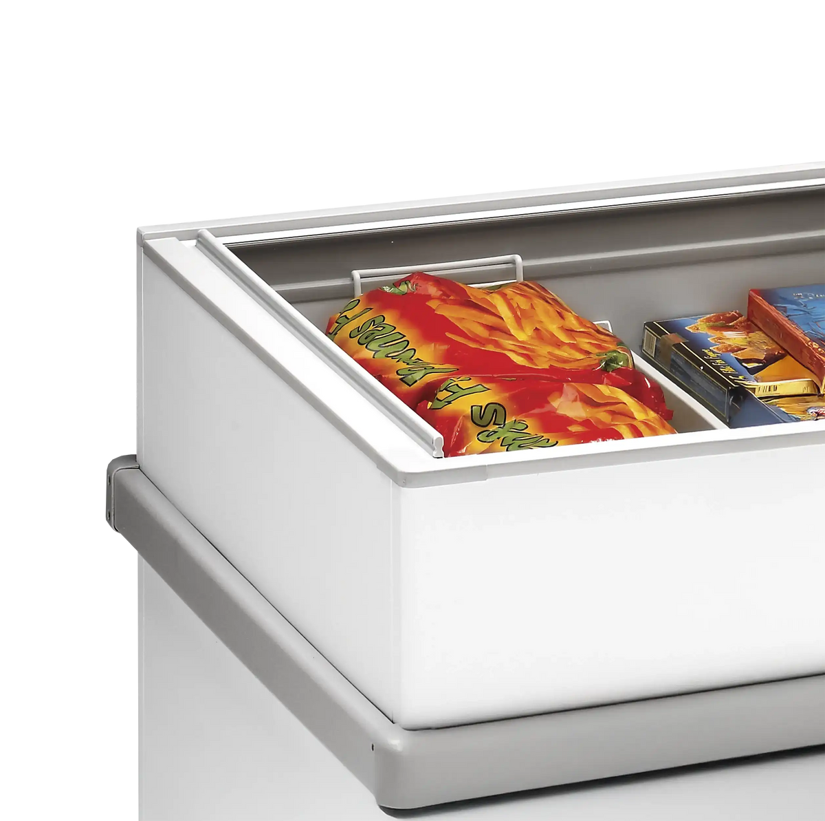 Närbild på TEFCOLD SSF200 frysbox med frysta varor