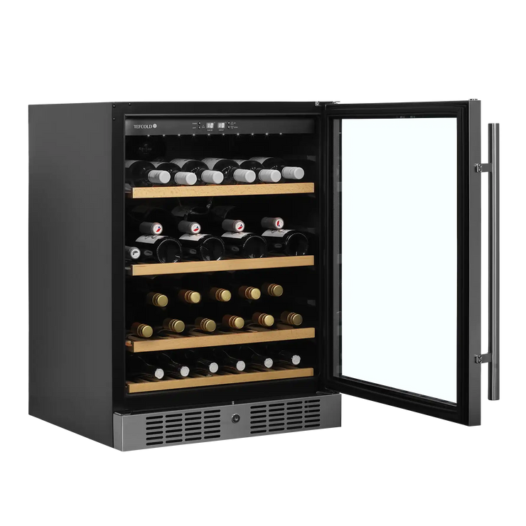 TEFCOLD TFW200-S Vinkyl 155 L, ytterligare invändig vy som visar hyllor med vinflaskor