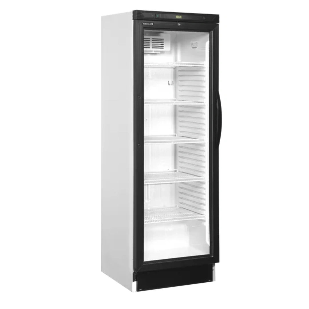 TEFCOLD CEV425 kyl med öppen dörr, invändigt vit med metallhyllor och belysning.