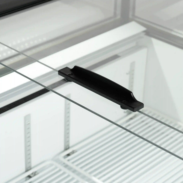 Handtag på glasskjutdörr i TEFCOLD UHD201 Black Frysgondol