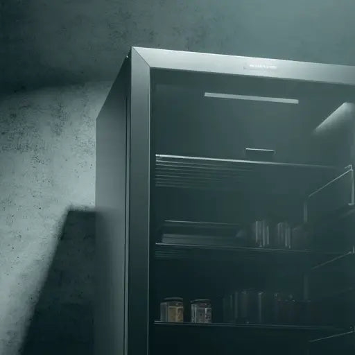 Displaykyl i rostfri design med trasiga lampor och helt mörk insida.