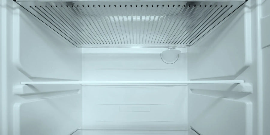 Insidan av ett tomt kylskåp med No Frost teknik