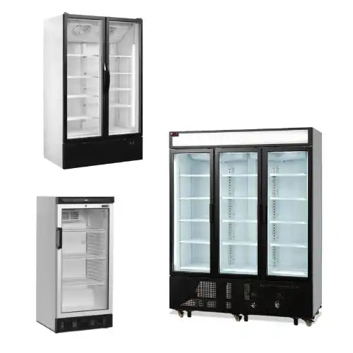 Tre displaykylar med glasdörrar i olika storlekar