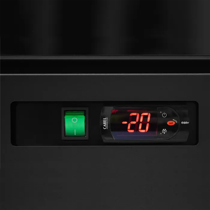 Temperaturdisplay och strömbrytare på TEFCOLD Atom Maxi F1DB Displayfrys