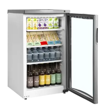 Tefcold BC145 med öppen glasdörr och full last av flaskor, juice och färdiga måltider.