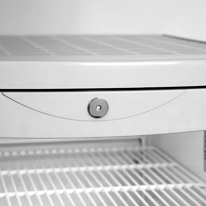 Låsbart dörrhandtag på Tefcold BC145 för säker förvaring i offentliga miljöer.