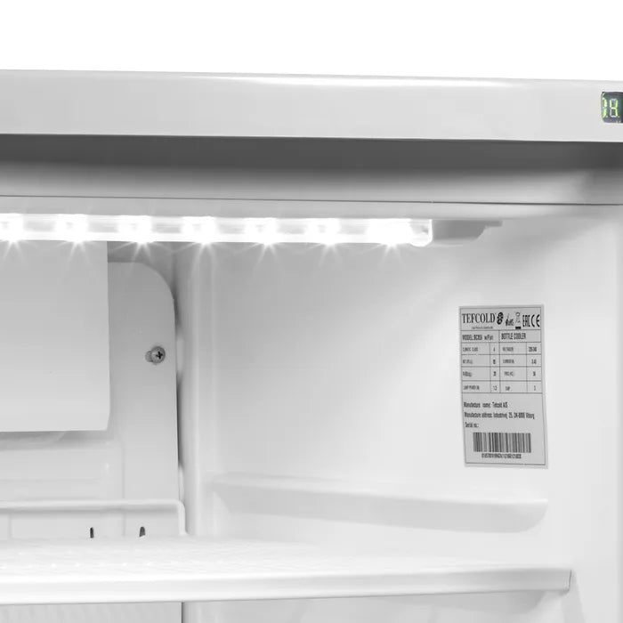 Tefcold BC85 med synlig produktinformation, LED-belysning och interiör i vit metall.