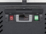Närbild på kontrollpanelen för Cool Head DC 728 Displaykyl med strömbrytare och digital display.