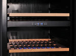 Cool Head CW 40 Vinkyl 106 L, ytterligare invändig vy som visar hyllor med vinflaskor