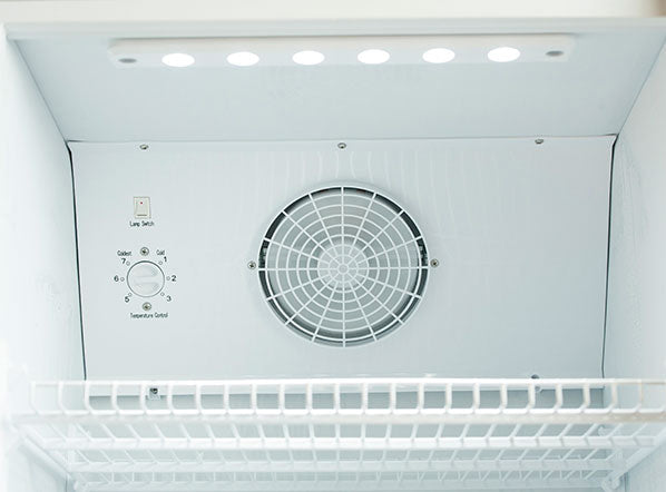 Invändig fläkt och temperaturkontroll i Cool Head DC 328C kylskåp