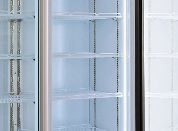 Invändiga hyllor och LED-belysning i Cool Head DC 1000H Displaykyl