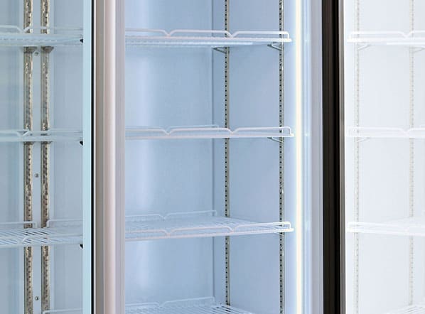 Gallerhyllor och LED-belysning i Cool Head DC 1050 Displaykyl