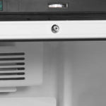 Övre del av TEFCOLD FS1380 med lås och ventilationssystem, samt kontrollpanel i svart ram.