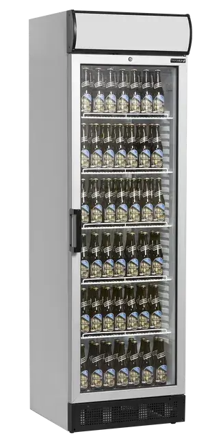 Tefcold FSC1380 glasdörrskyl med flasköl på alla hyllor.