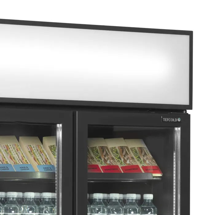 Övre del med toppskylt och smörgåsar i TEFCOLD FSC891H Displaykyl