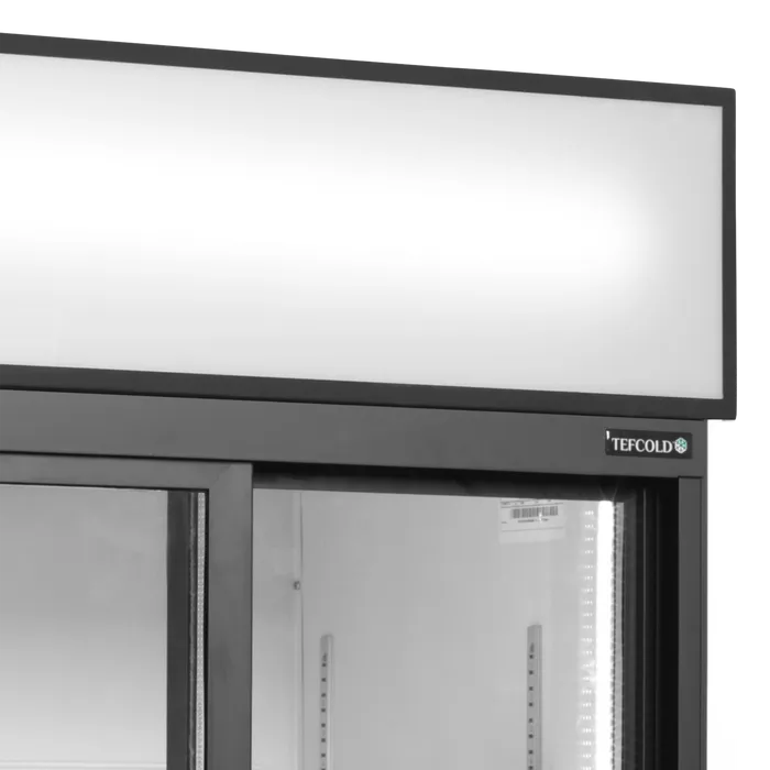 Toppskylt och logotyp på TEFCOLD FSC891S Displaykyl
