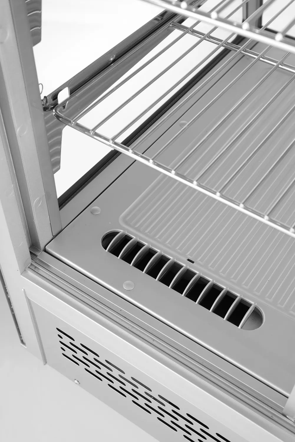 HENDI 160 L Kylmonter insida med hylla och ventilationsgaller
