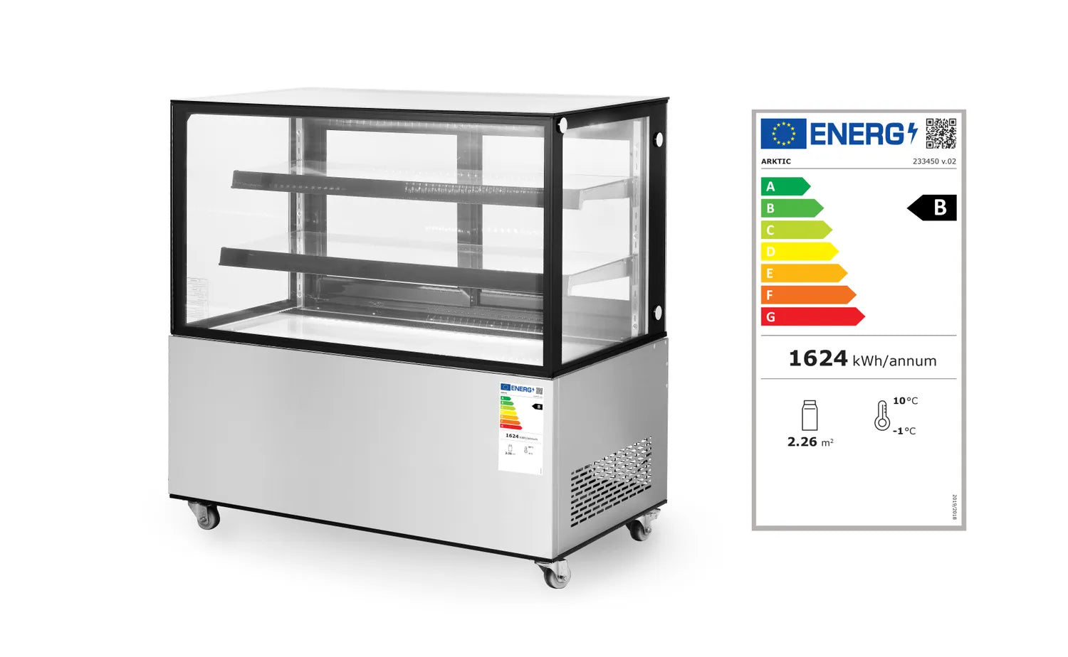 Hela kylmontern framifrån med energimärkning, rostfri bas och hjul.