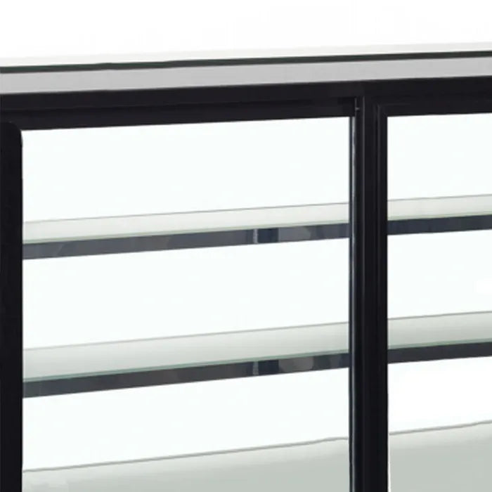 Glashyllor i TEFCOLD LCT900C Kylmonter, sedd framifrån i detalj
