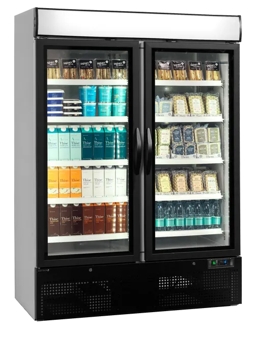 TEFCOLD NC5000G Displaykyl laddad med mejeriprodukter och kalla drycker i butiksmiljö.