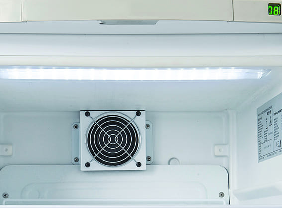 Invändig fläkt och LED-belysning i Cool Head RCF 145
