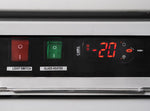 Digital kontrollpanel på Cool Head RFG 750 Displayfrys med strömbrytare och temperaturvisning.