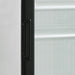 Närbild på dörrhandtag och hyllor i Tefcold SCU1280 Displaykyl