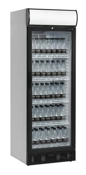 Tefcold SCU1280CP Displaykyl fylld med vattenflaskor och glasdörr