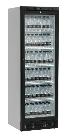 TEFCOLD SCU1375 kylskåp med glasdörr och vattenflaskor på trådhyllor