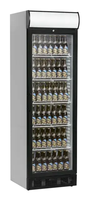Tefcold SCU1375CP Displaykyl fylld med ölflaskor i glasdörr