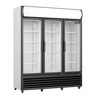 Saro GTK 1065 displaykyl med tre glasdörrar och justerbara hyllor.