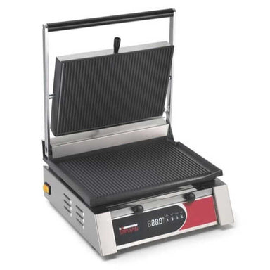 Sirman DIGIGRILL M TIMER Klämgrill med öppen räfflad grillplatta och digital kontrollpanel.