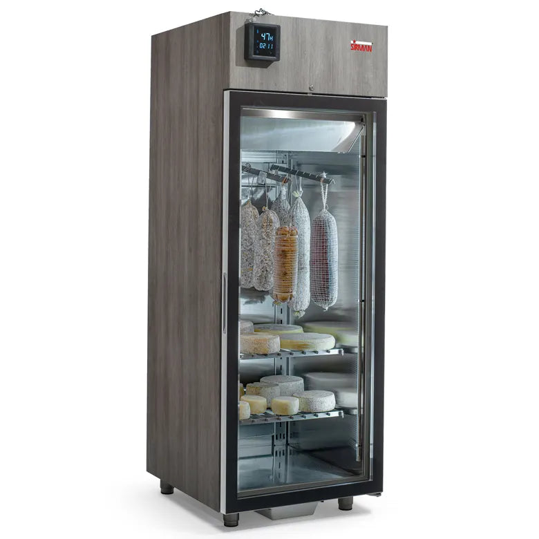 Sirman KAIROS Dry aging-skåp 530 L, sedd i tre kvarts vinkel mot vit bakgrund