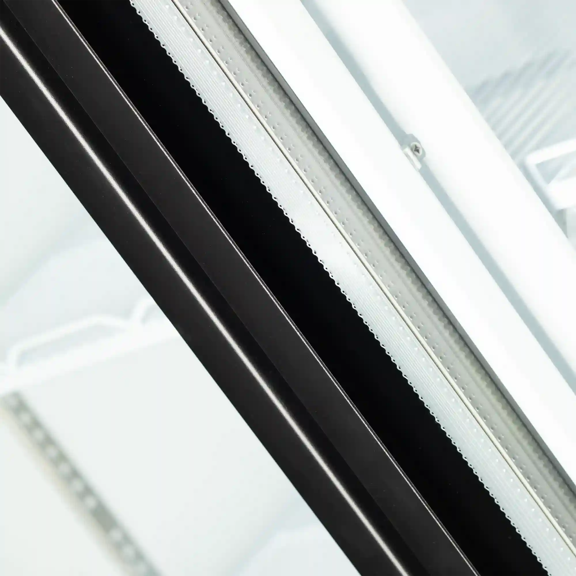Dörrlist och LED-ljus i Tefcold Atom Maxi C3DB displaykyl