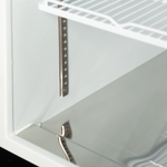 Metallfästen och bottenplan i Tefcold Atom Maxi C3DB displaykyl