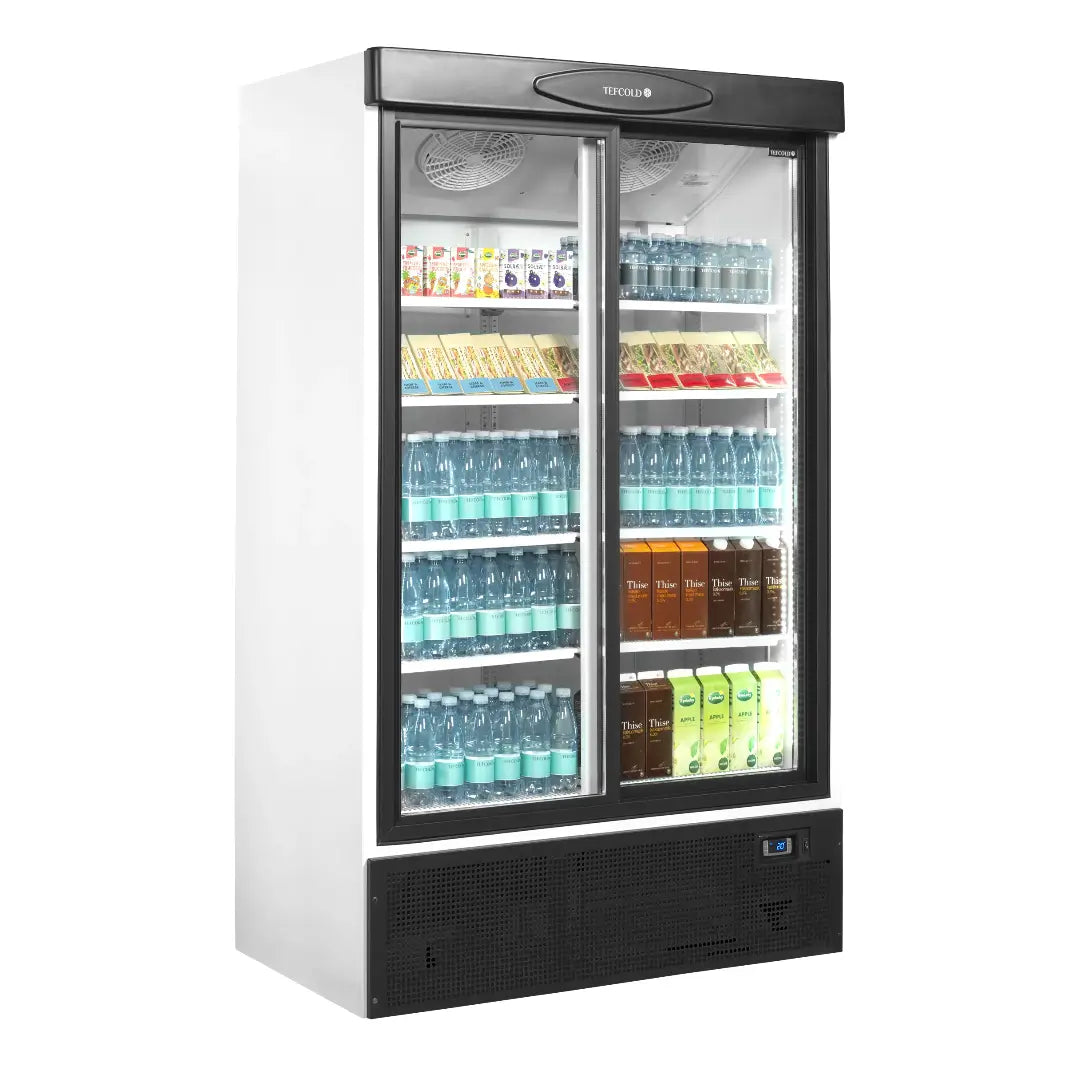 TEFCOLD FS1205S Displaykyl fylld med flaskvatten, juice och färdiga mackor.