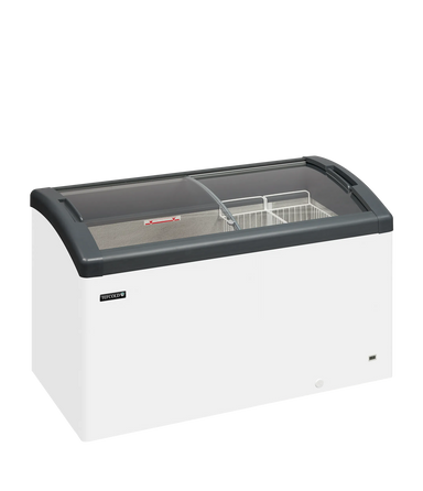 TEFCOLD FOCUS 131 Frysbox 352 L, sedd rakt framifrån mot vit bakgrund
