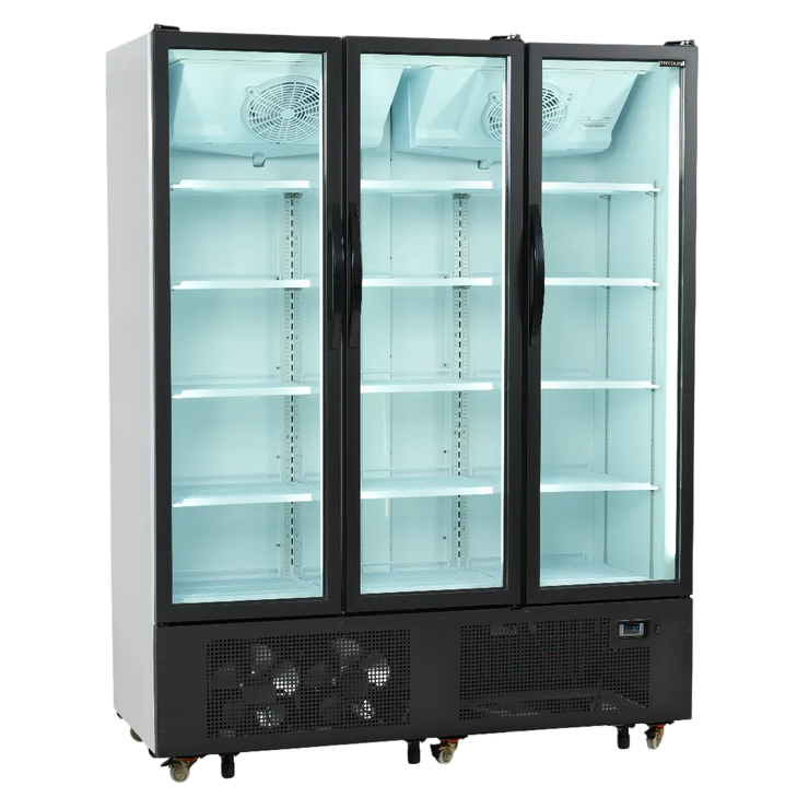 TEFCOLD FS1600H displaykyl med tre glasdörrar och tomma justerbara hyllor.