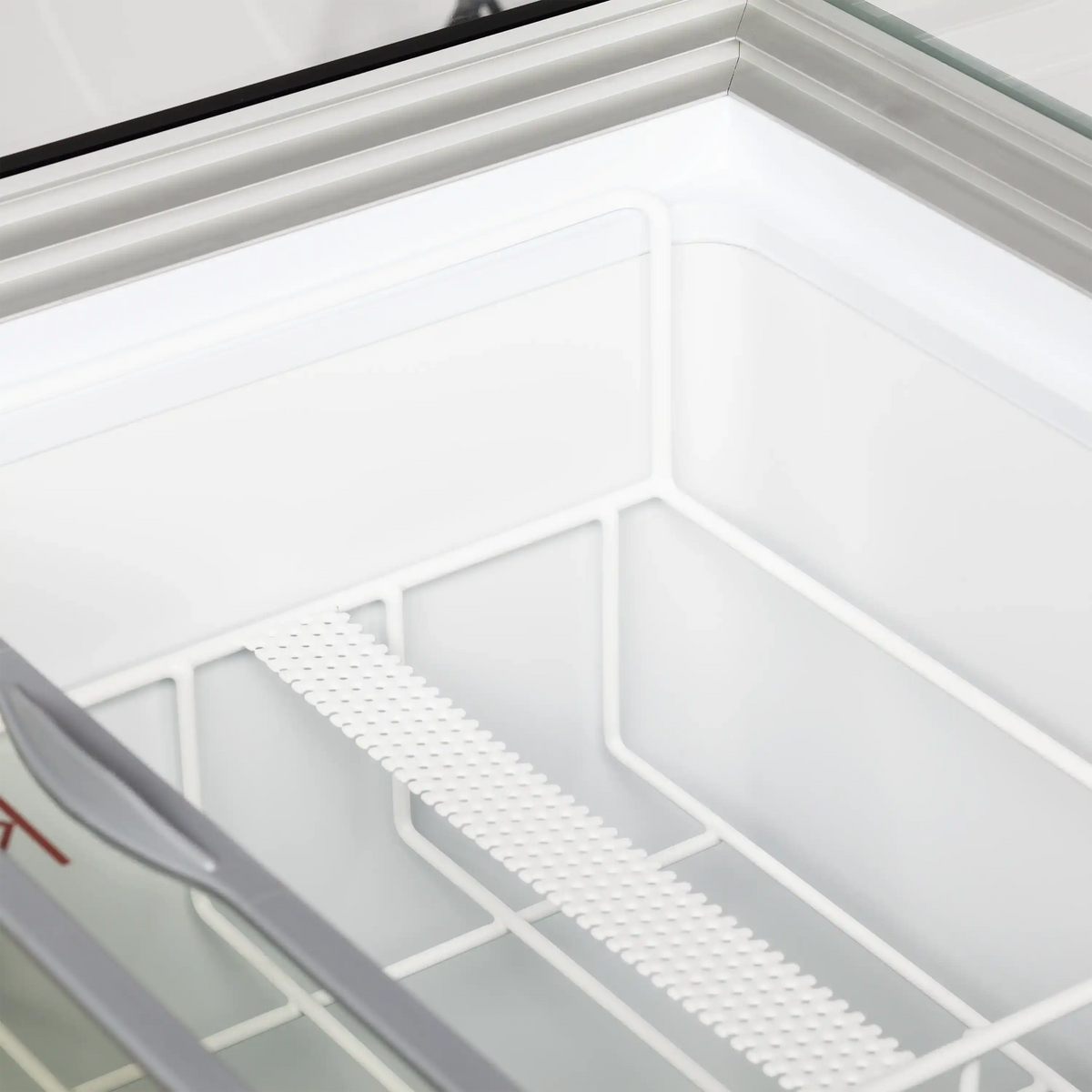 TEFCOLD IC502SCE-SO Glassfrys 427 L, detaljbild på ventilation eller baksida