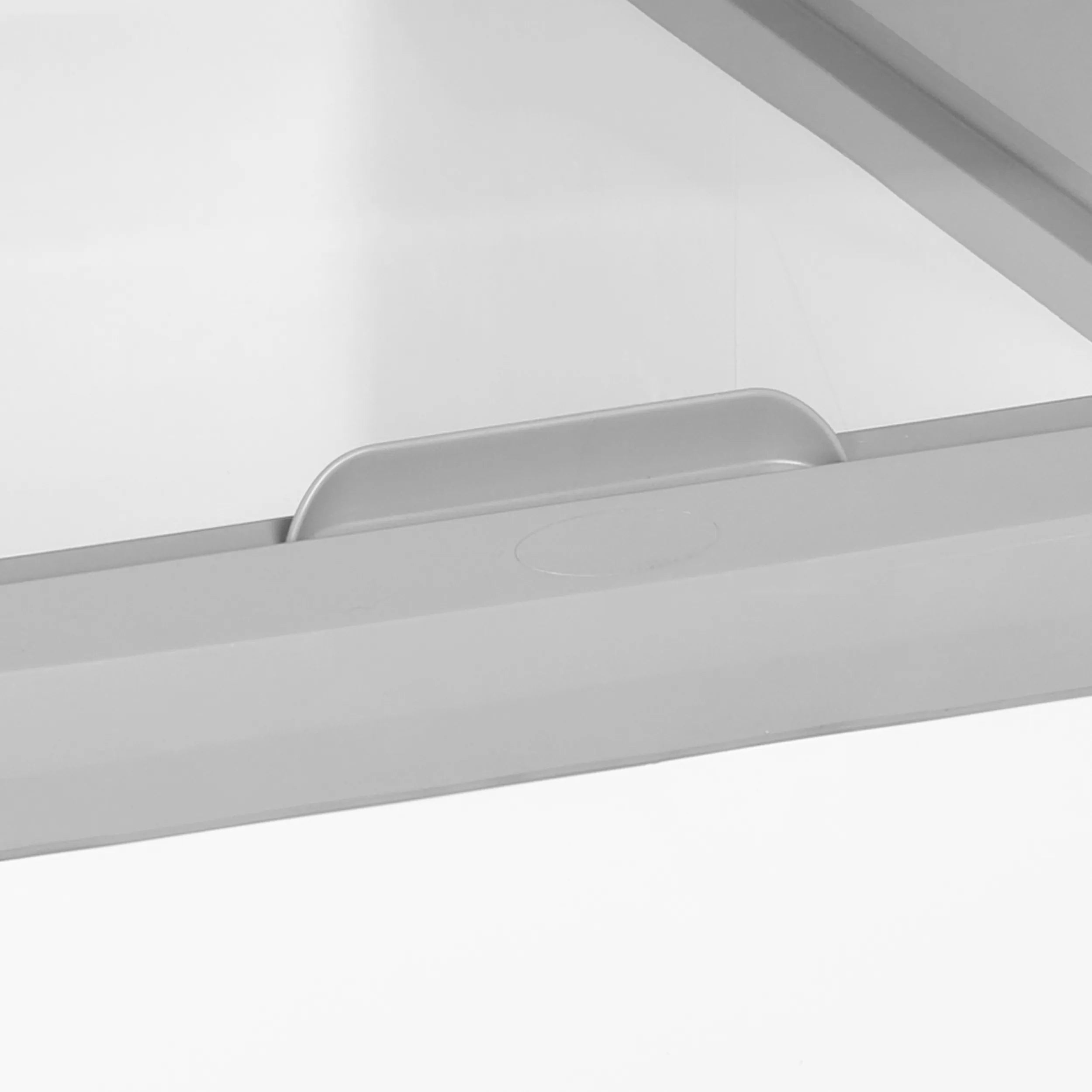 TEFCOLD IDC152-W1 Frysbox 152 L, närbild på fötter eller nedre del av produkten
