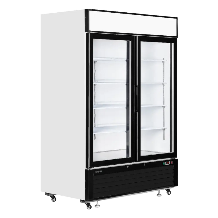 Fristående vit TEFCOLD LGC5000B Displaykyl med dubbla glasdörrar.