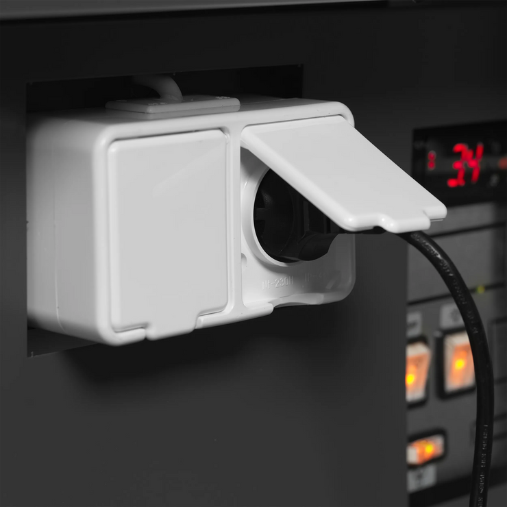 TEFCOLD SOCB37582 Kyldisk Ventilerad, närbild rakt in mot hyllor med kylda varor