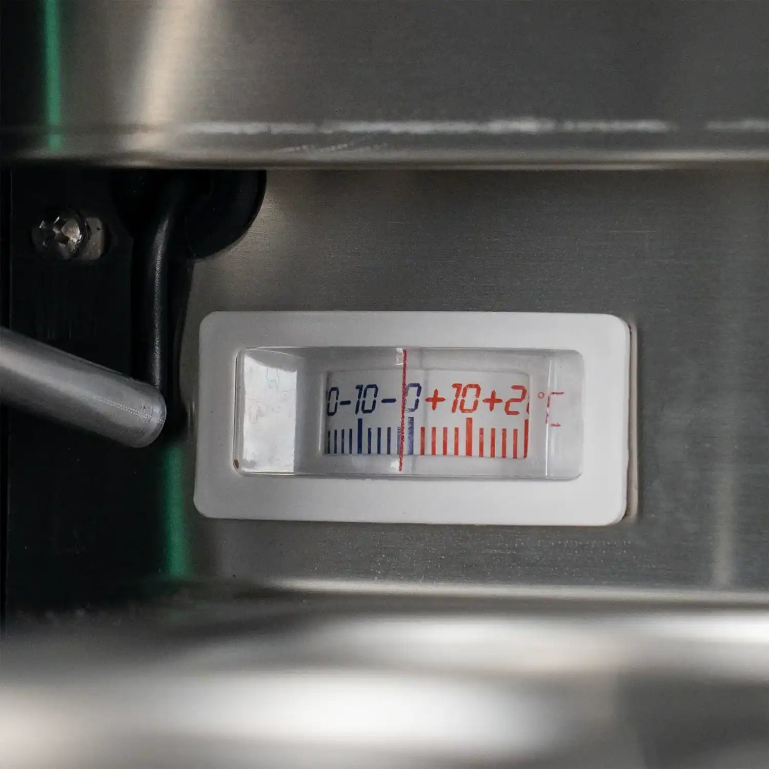 TEFCOLD SPID130 Kyldisk Ventilerad, detaljbild på beslag eller hantering