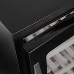 TEFCOLD TFW200-2F Vinkyl 155 L, invändig detaljvy av hyllor med vinflaskor