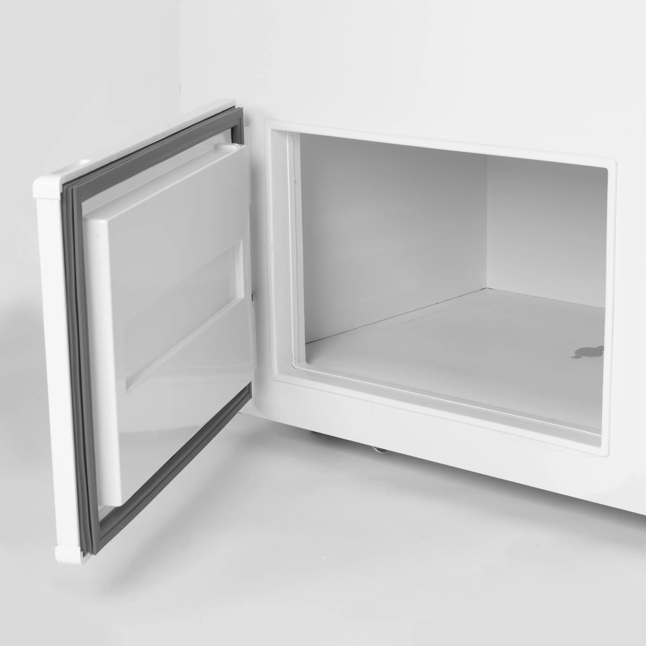 TEFCOLD UDRS10 Glassfrys 431 L, detaljbild på beslag eller hantering