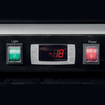 Närbild på kontrollpanel och temperaturdisplay på LGF2500B Displayfrys.