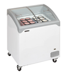 Tefcold NIC201SCEB frysbox fylld med glassförpackningar under glaslock.