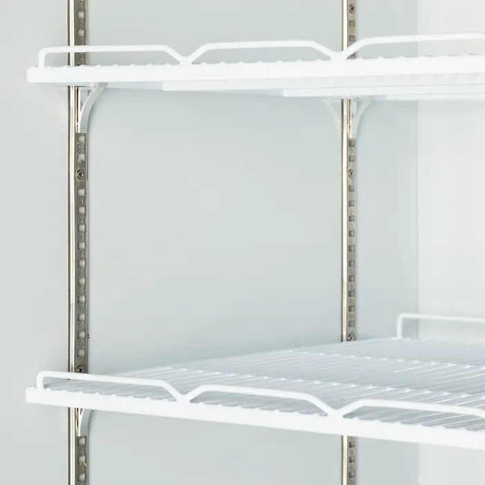 Justering av trådhyllor via robusta skenor i Tefcold Atom Maxi C2DB Displaykyl.